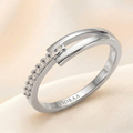 Vioraa Minimalist Diamond Accent Ring