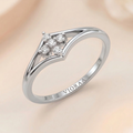 VIORAA Minimalist Floral Diamond Ring